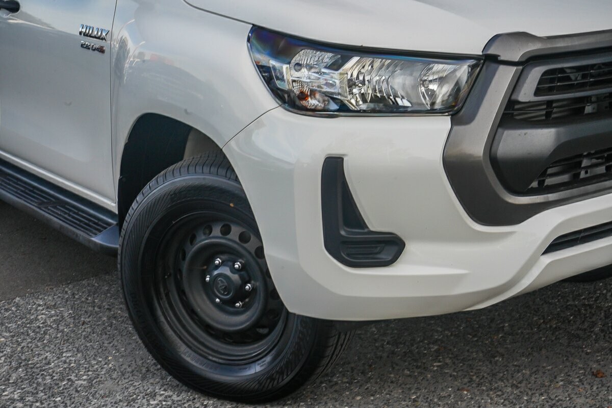 Toyota Hilux image 2