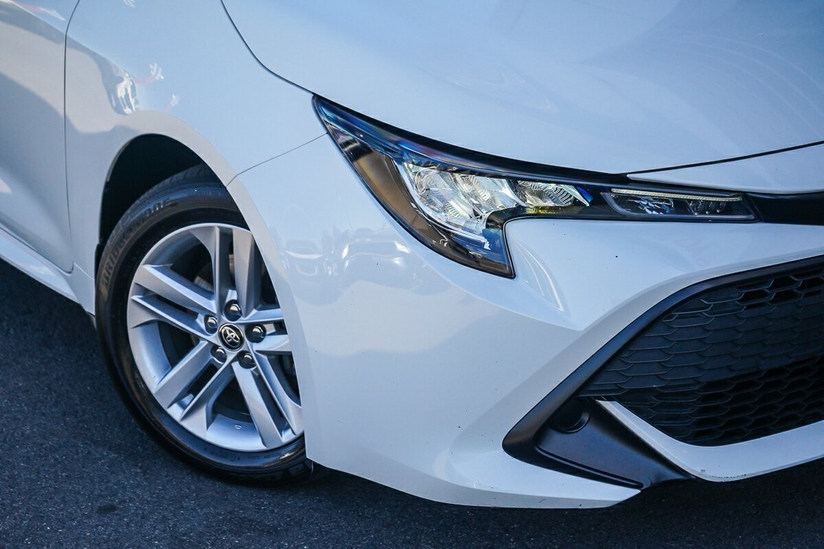 Toyota Corolla image 2