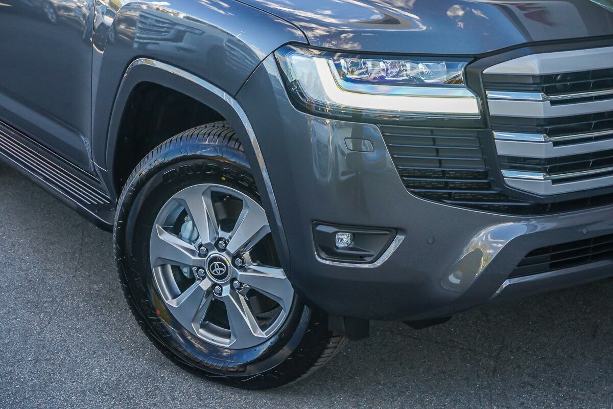 Toyota Landcruiser image 2