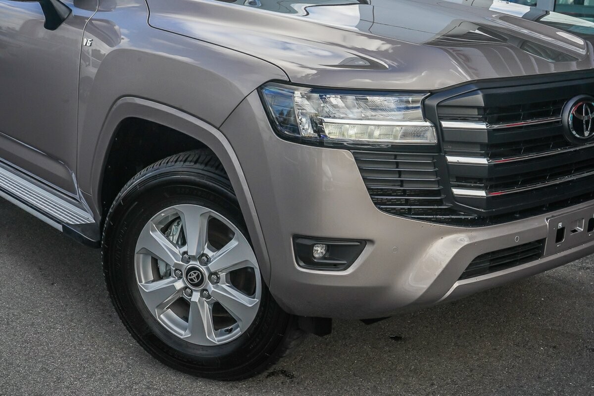 Toyota Landcruiser image 2
