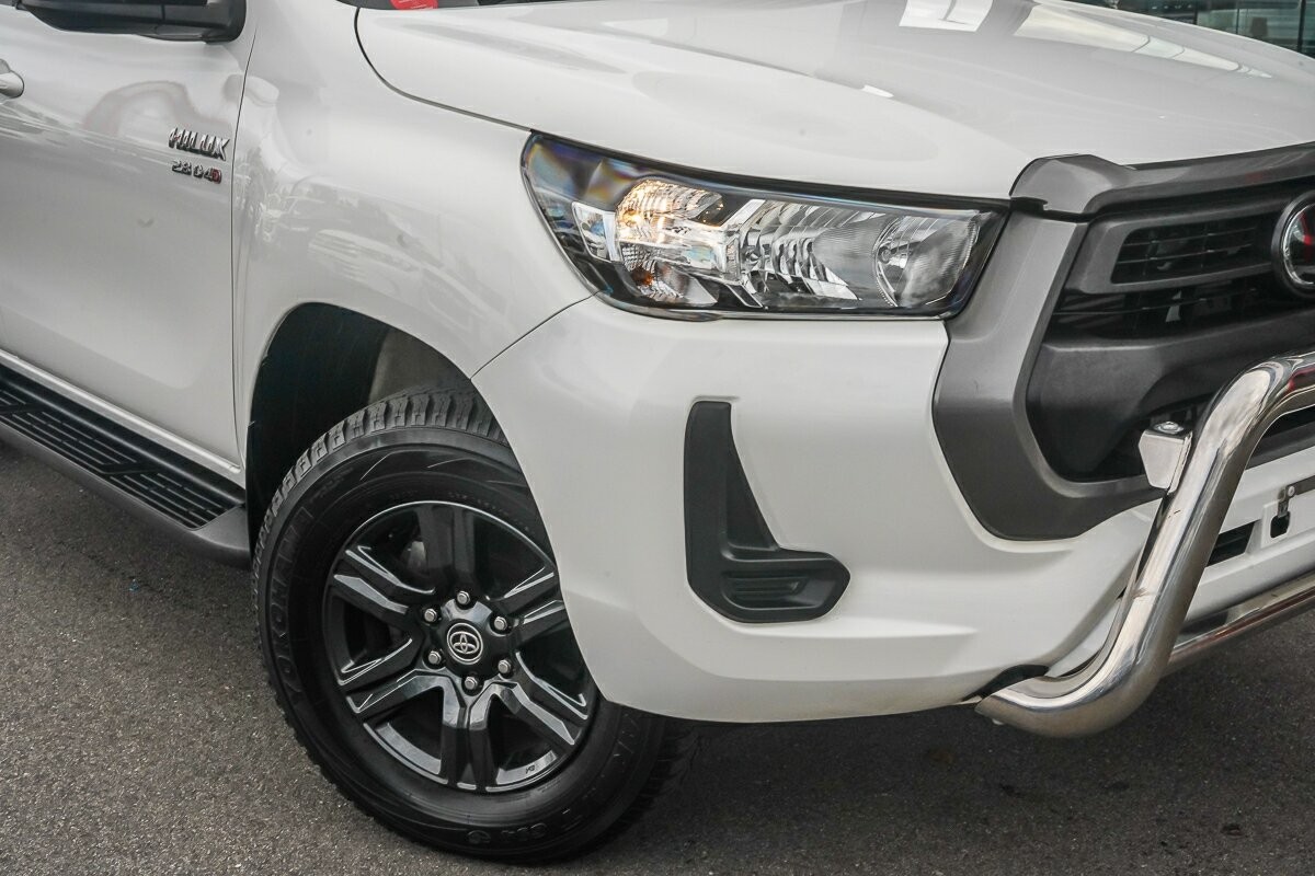 Toyota Hilux image 2