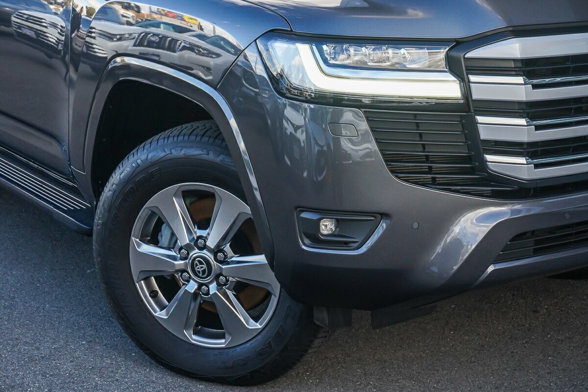 Toyota Landcruiser image 2