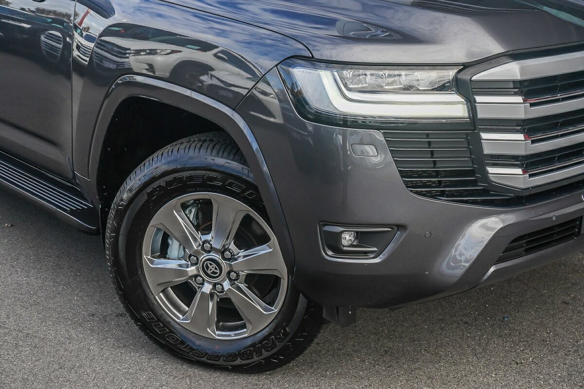 Toyota Landcruiser image 2