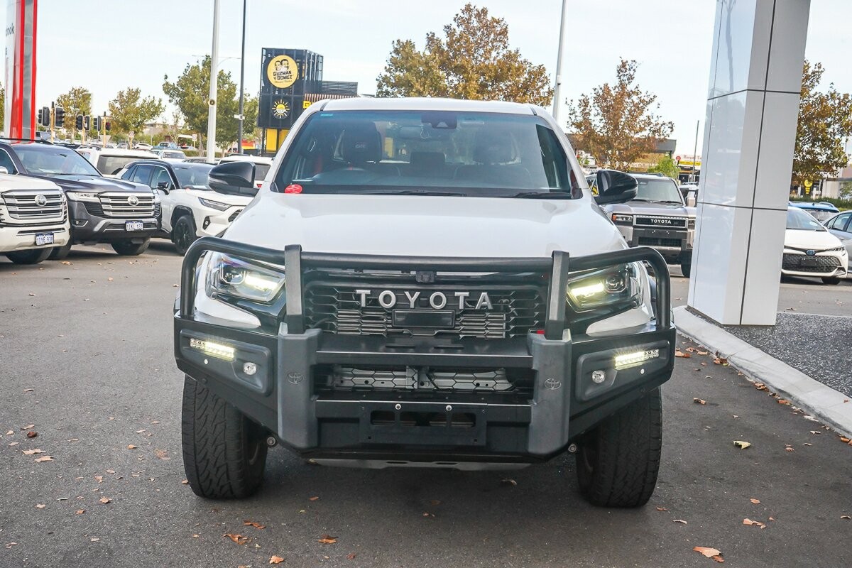 Toyota Hilux image 3