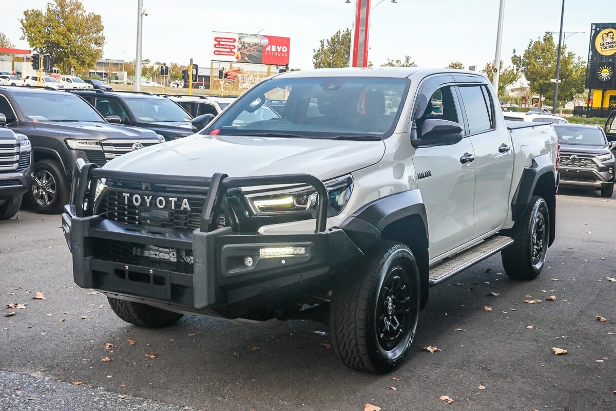 Toyota Hilux image 4