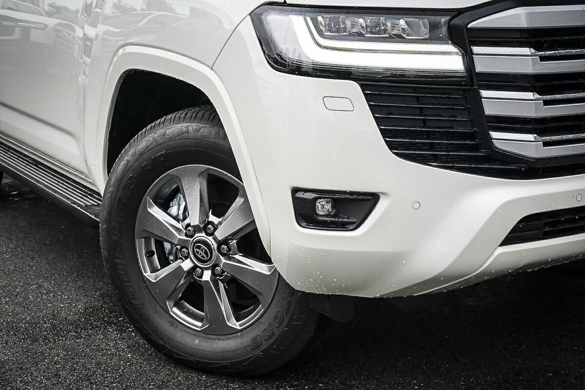 Toyota Landcruiser image 2