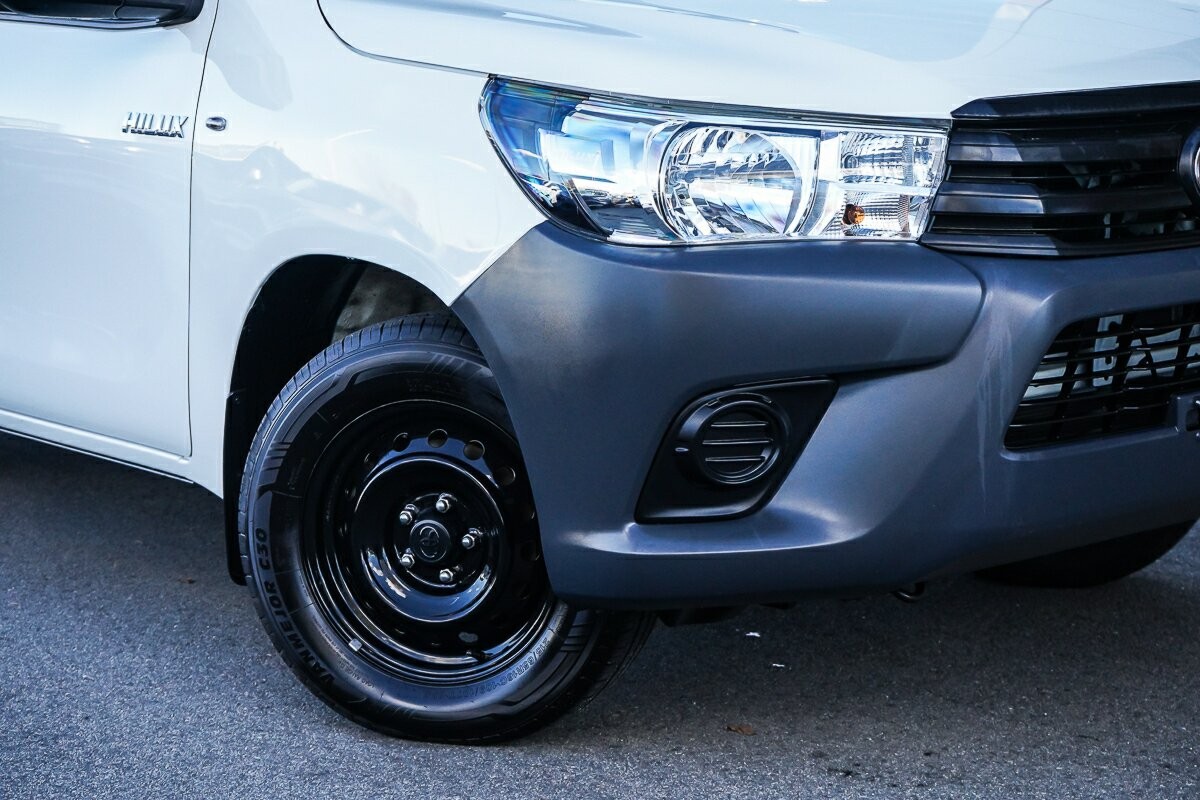 Toyota Hilux image 2