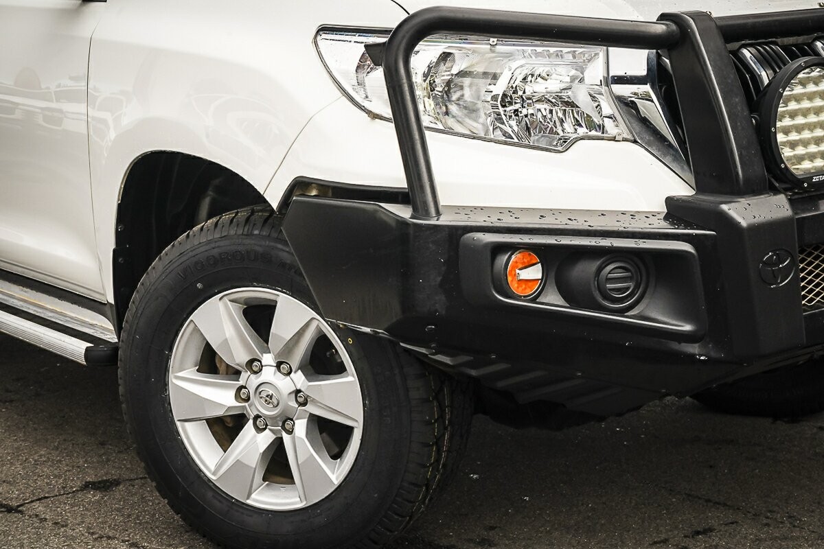 Toyota Landcruiser Prado image 2