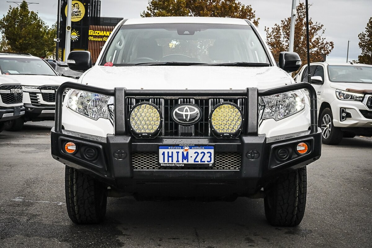 Toyota Landcruiser Prado image 3