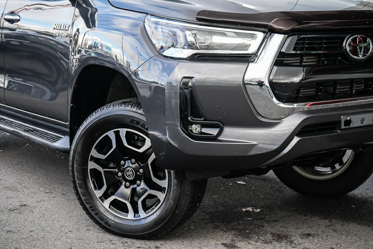 Toyota Hilux image 2