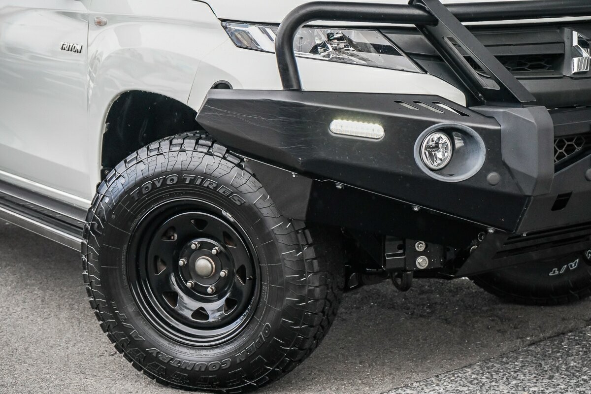 Mitsubishi Triton image 2