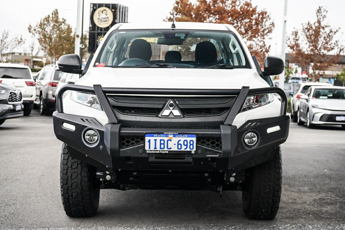 Mitsubishi Triton image 3