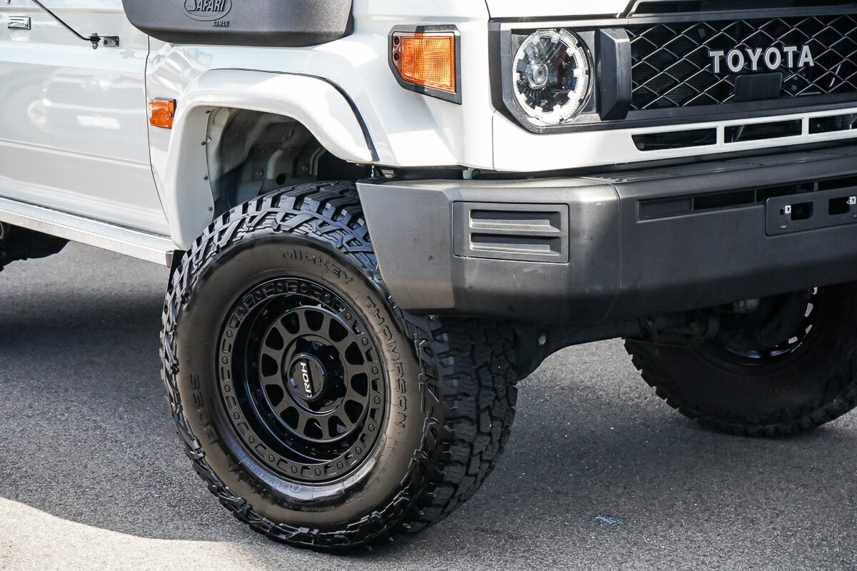 Toyota Landcruiser image 2