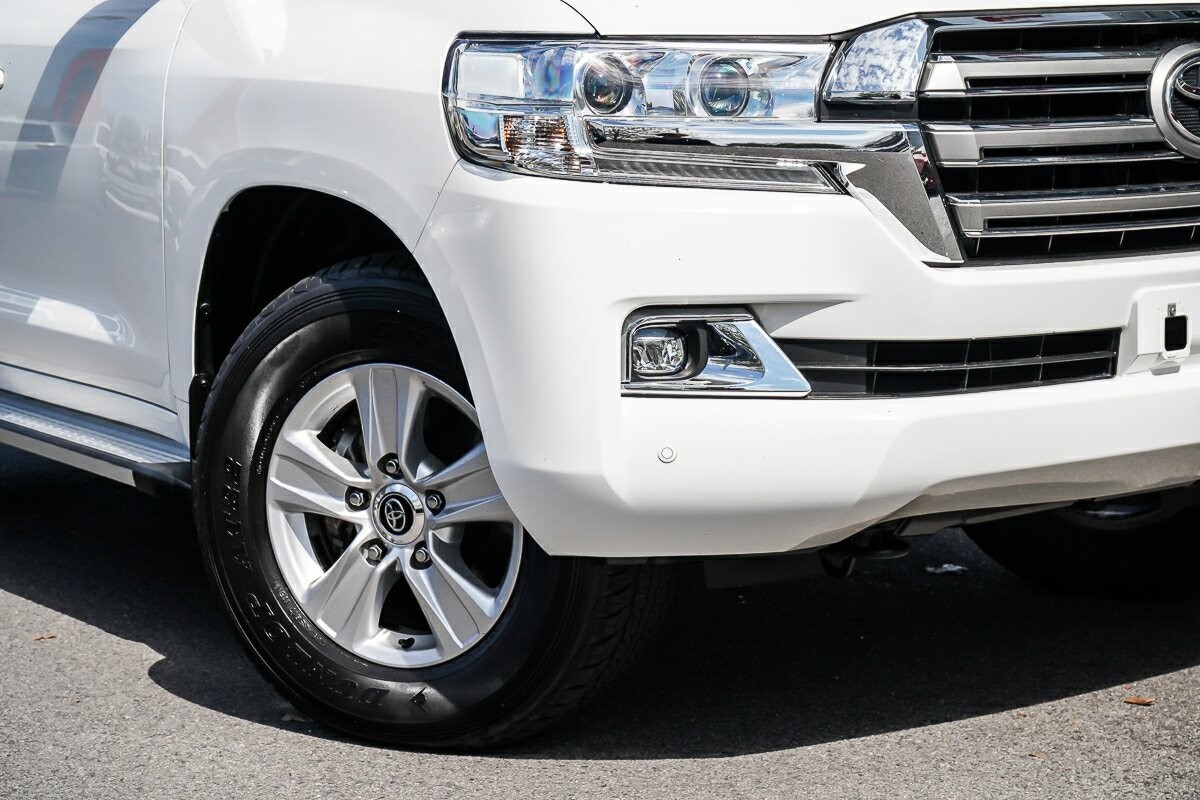 Toyota Landcruiser image 2