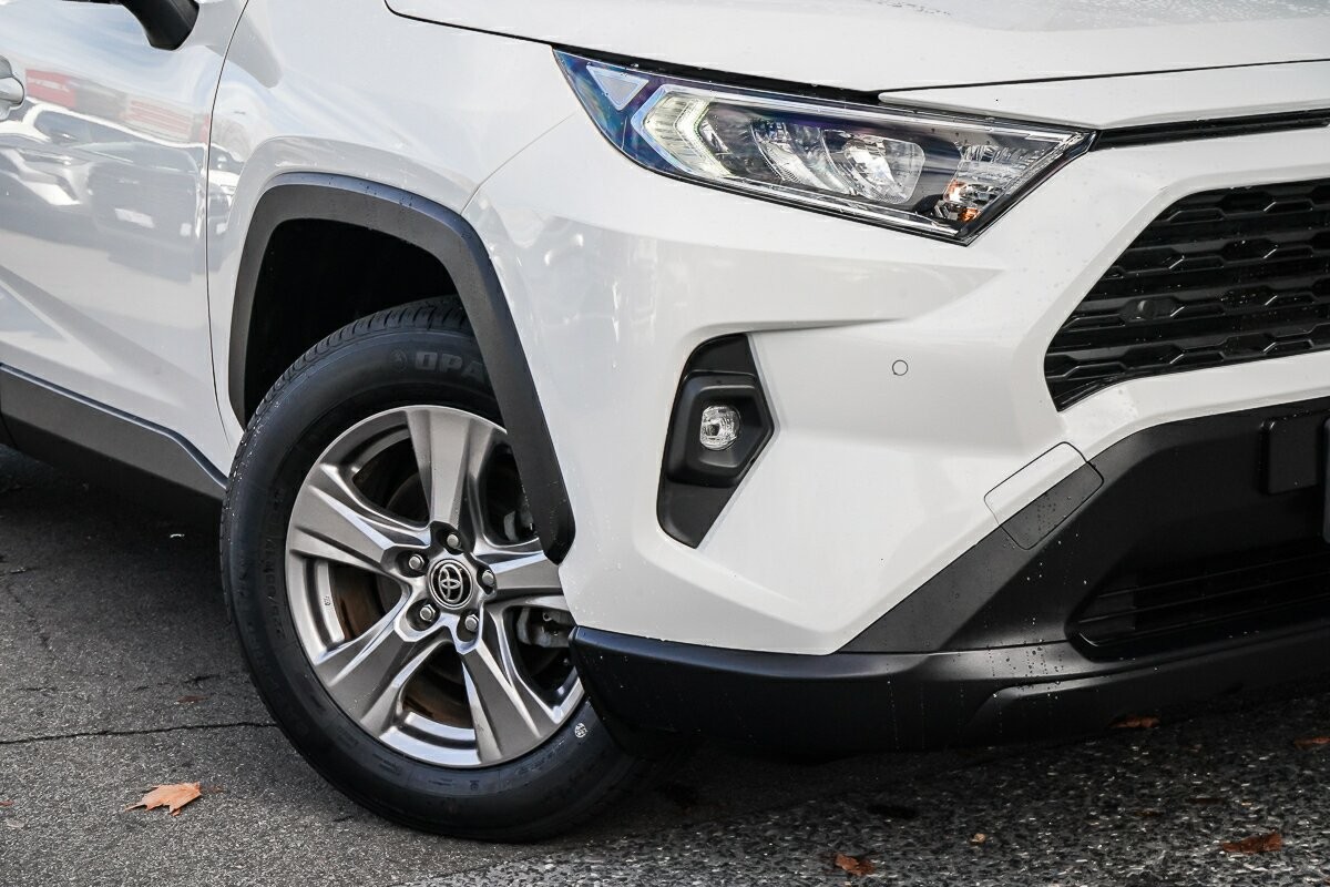 Toyota Rav4 image 2