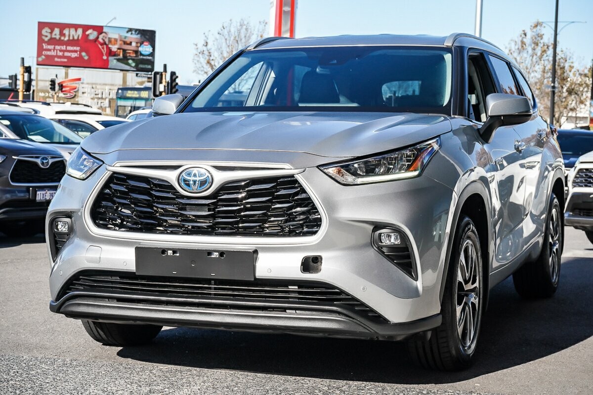 Toyota Kluger image 4