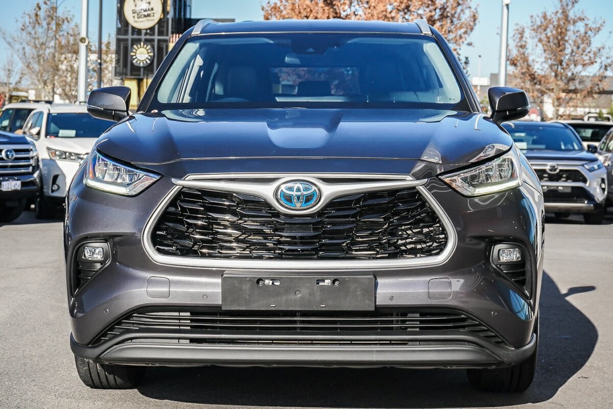 Toyota Kluger image 3