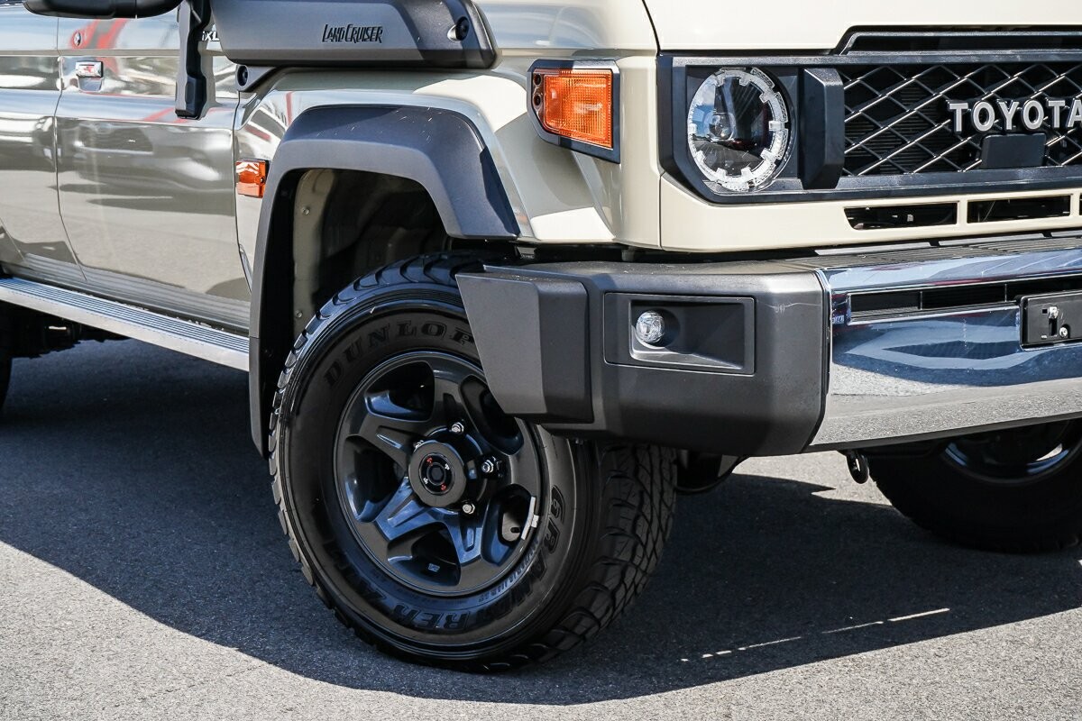 Toyota Landcruiser image 2