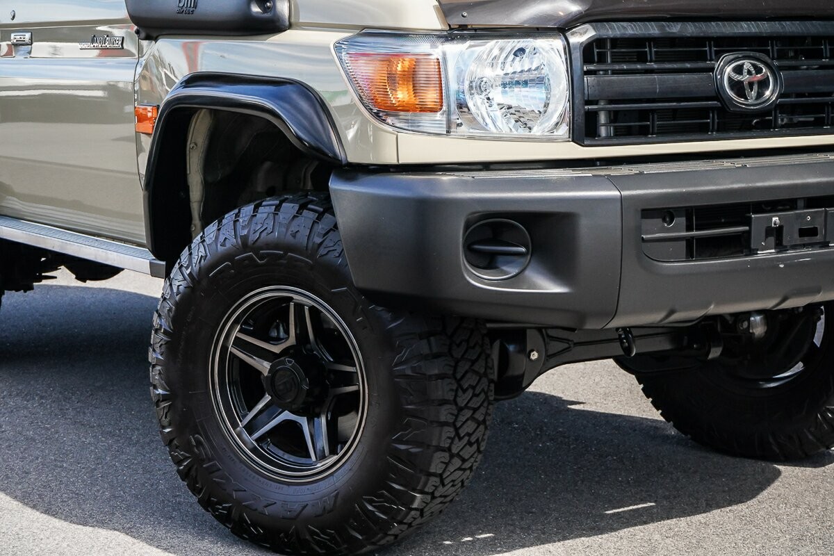 Toyota Landcruiser image 2