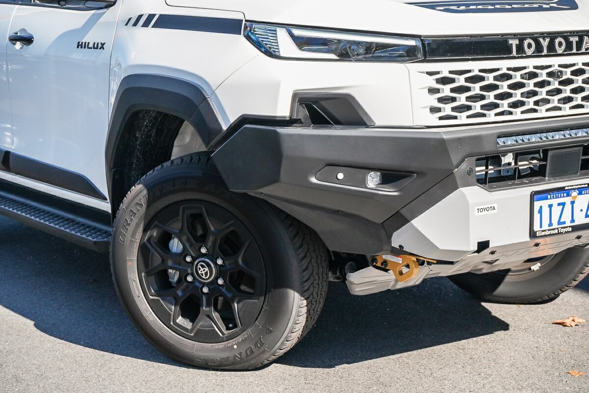 Toyota Hilux image 2