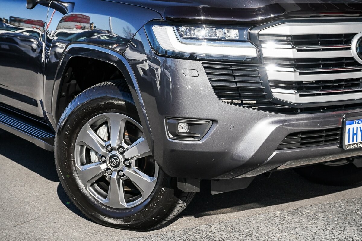 Toyota Landcruiser image 2