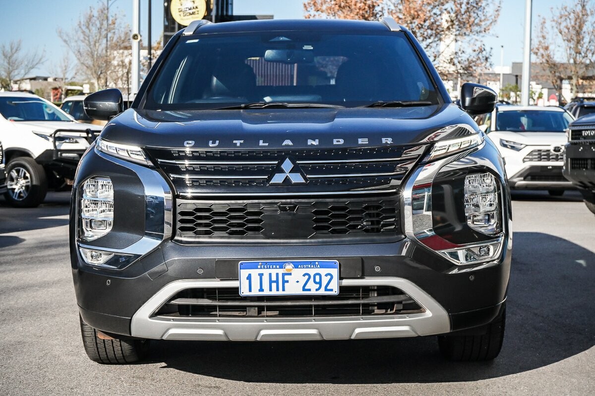 Mitsubishi Outlander image 3