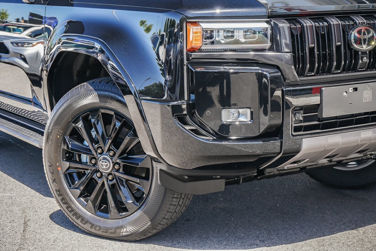 Toyota Landcruiser Prado image 2