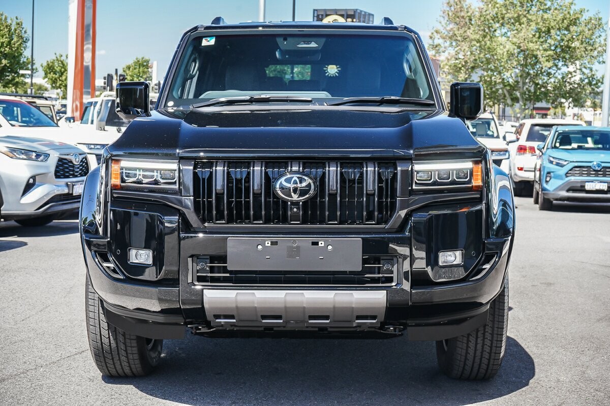 Toyota Landcruiser Prado image 3