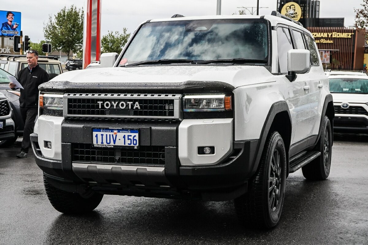Toyota Landcruiser Prado image 4