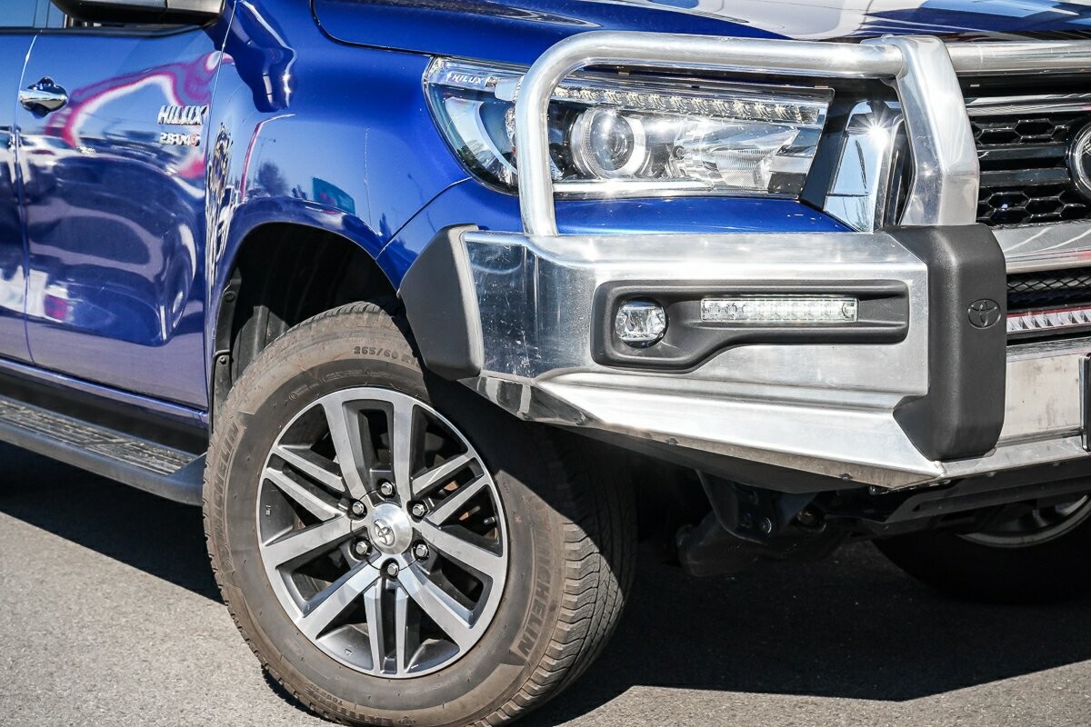 Toyota Hilux image 2