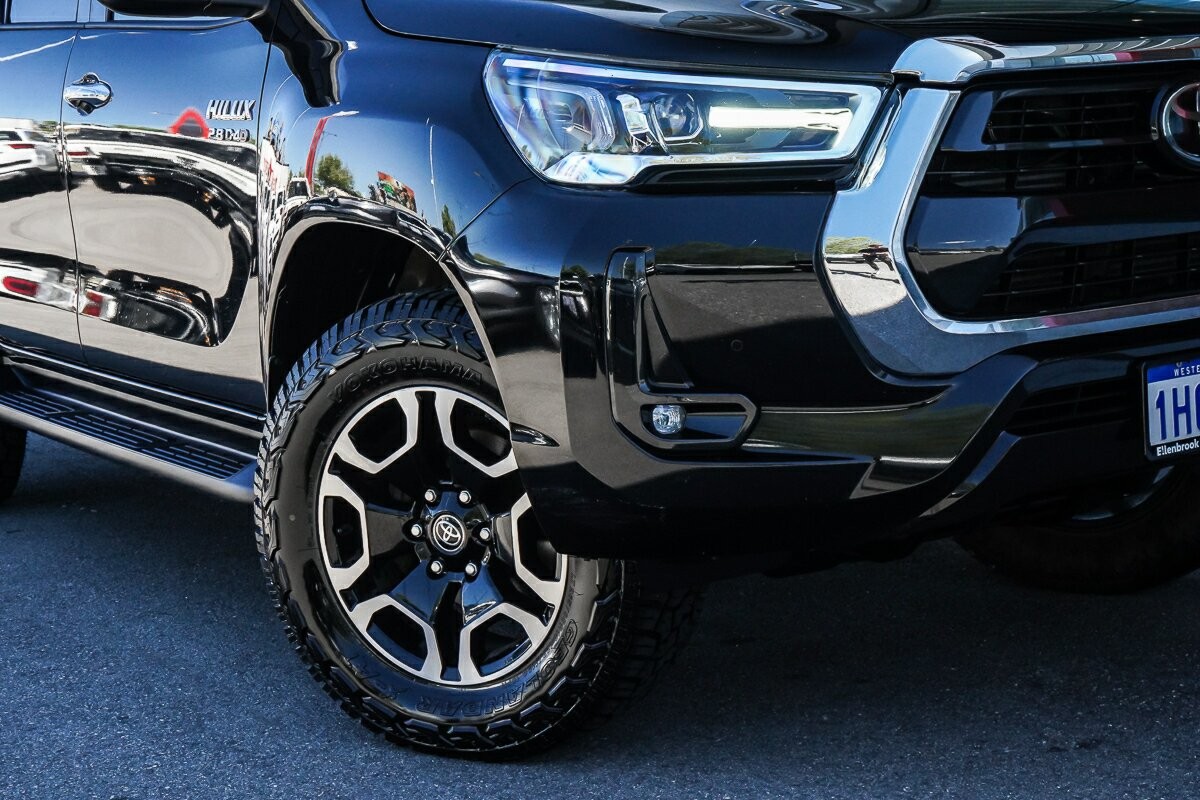 Toyota Hilux image 2