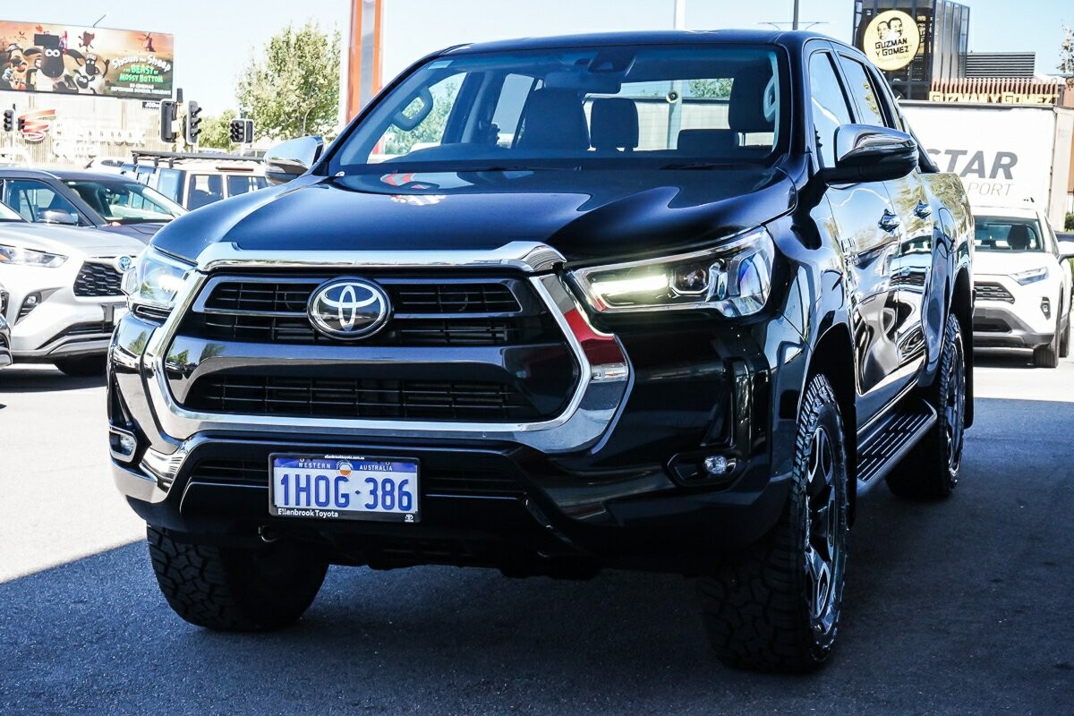 Toyota Hilux image 4