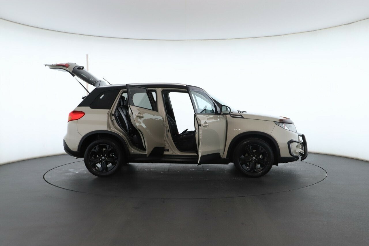 Suzuki Vitara image 2