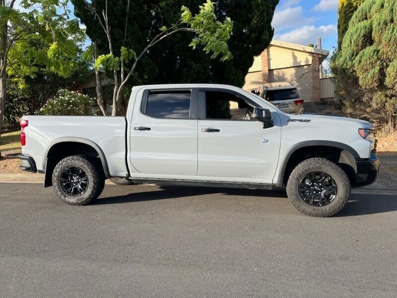 Chevrolet Silverado image 2