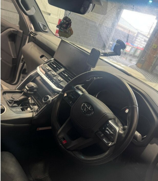 Toyota Landcruiser image 3