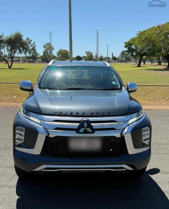 Mitsubishi Pajero Sport image 1