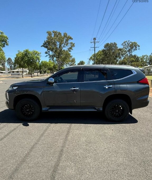 Mitsubishi Pajero Sport image 3