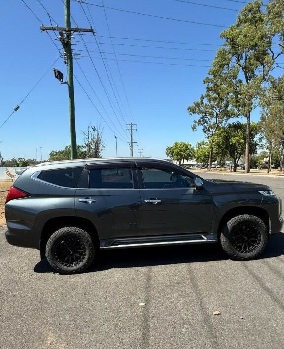 Mitsubishi Pajero Sport image 4