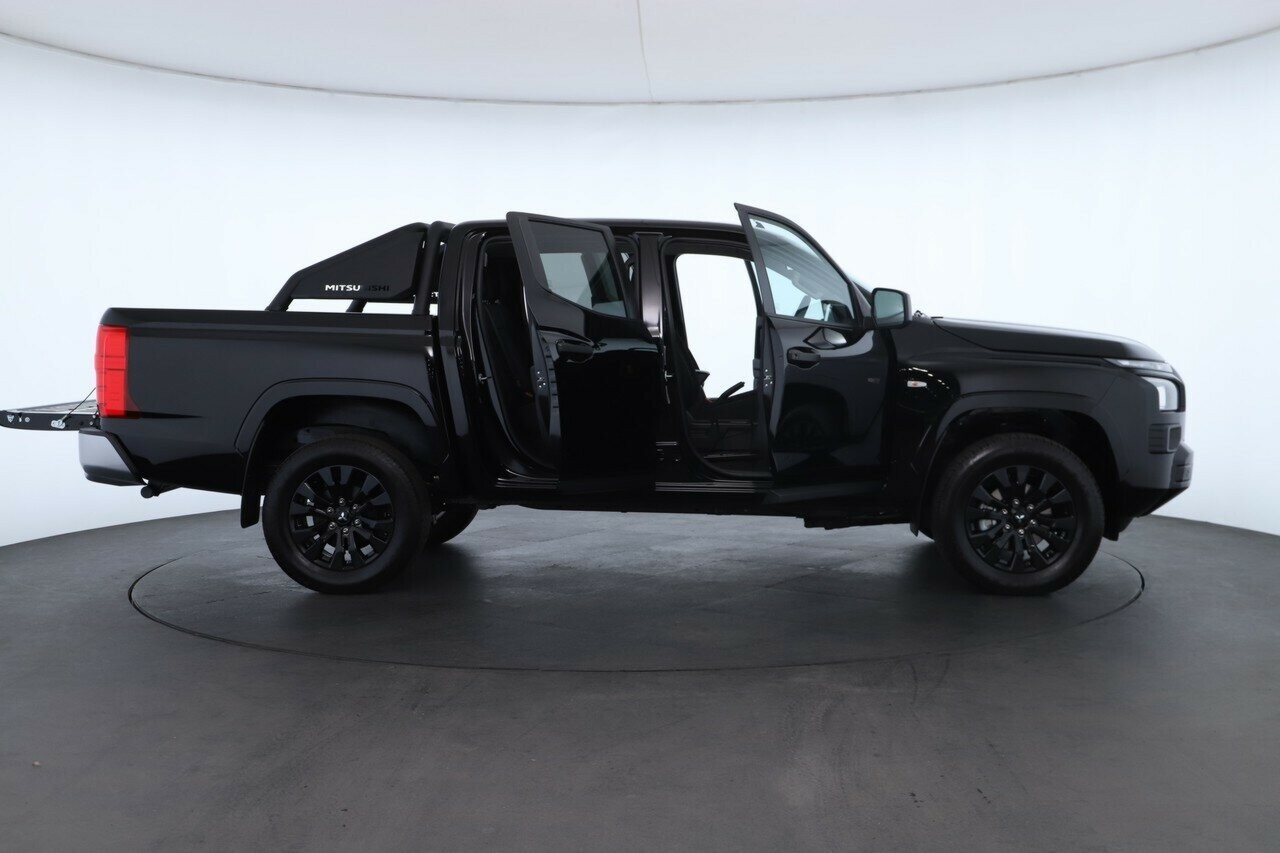 Mitsubishi Triton image 2