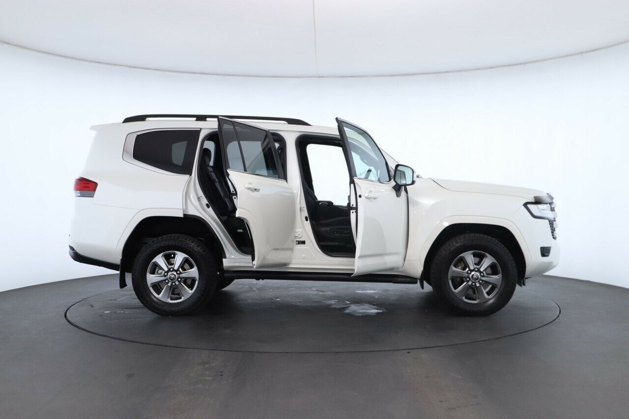 Toyota Landcruiser image 2