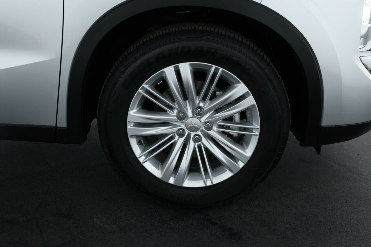 Mitsubishi Outlander image 4