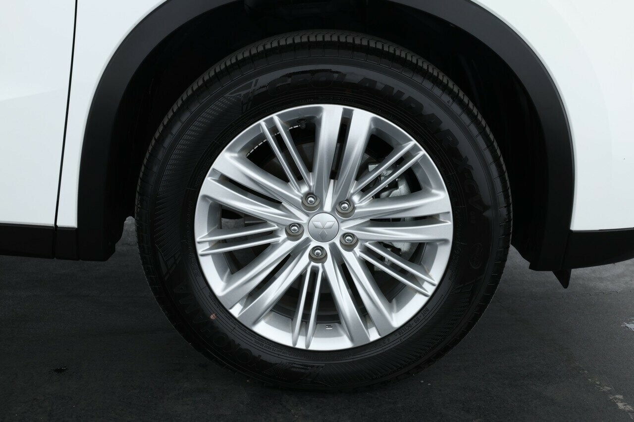 Mitsubishi Outlander image 4