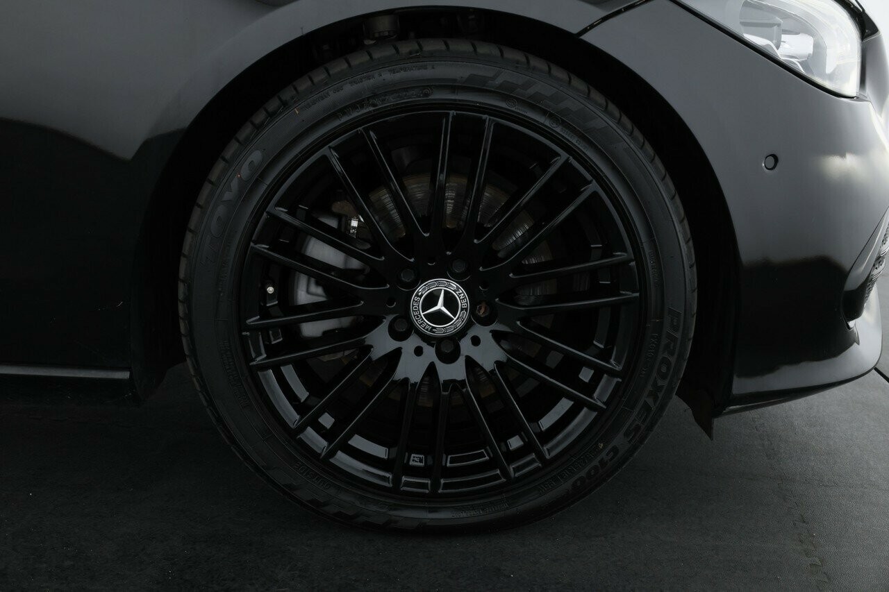 Mercedes Benz C-class image 4