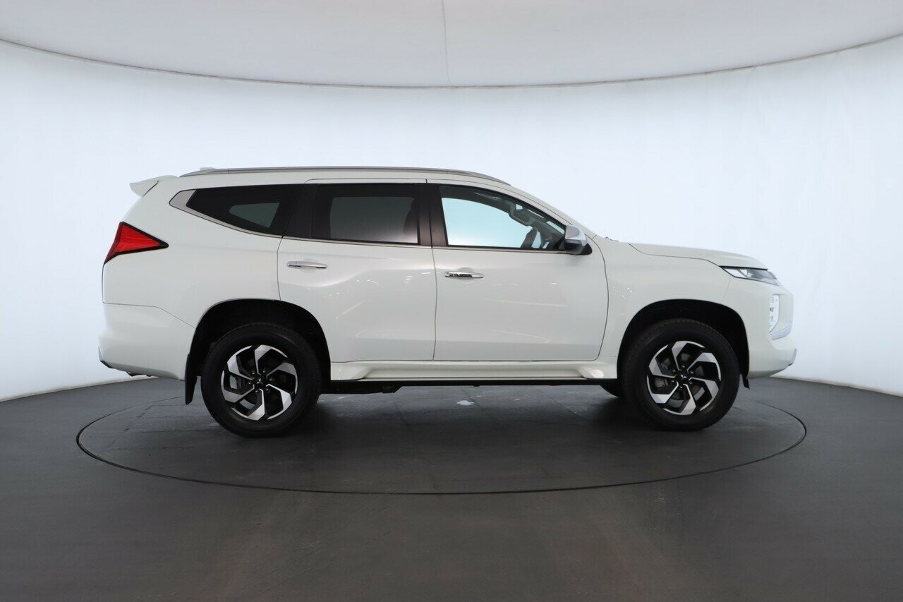 Mitsubishi Outlander image 3