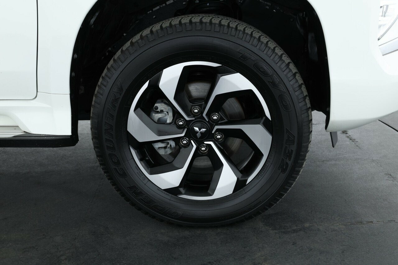 Mitsubishi Outlander image 4