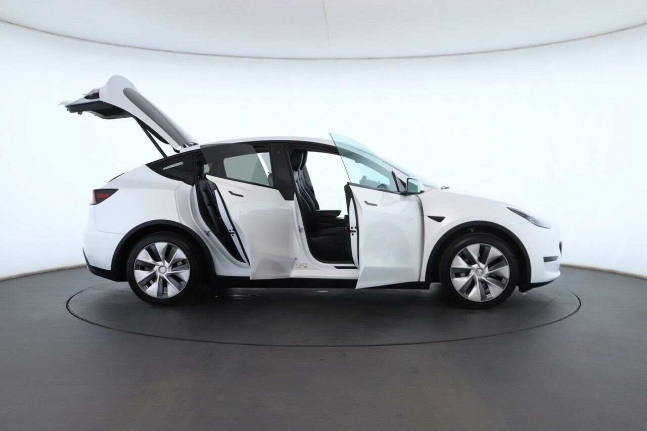 Tesla Model Y image 2