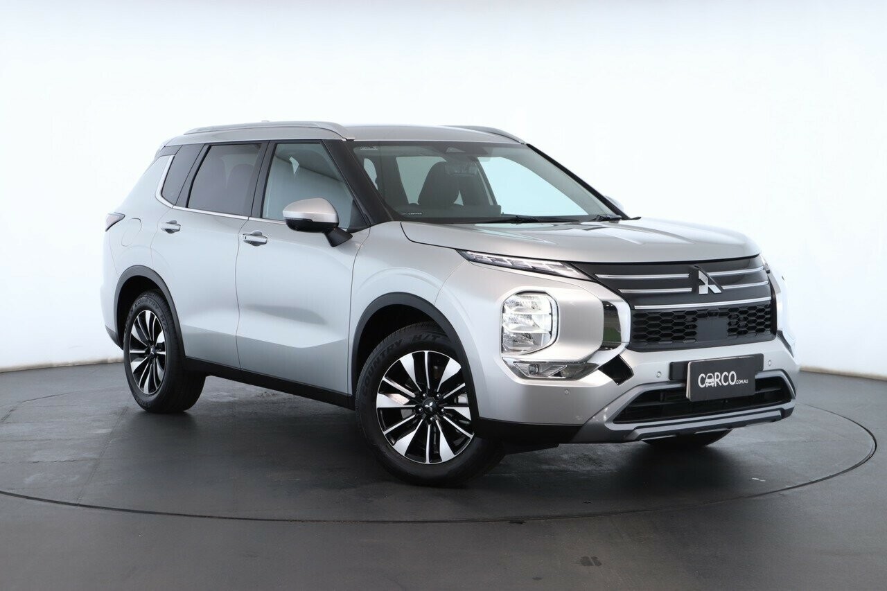 Mitsubishi Outlander image 1