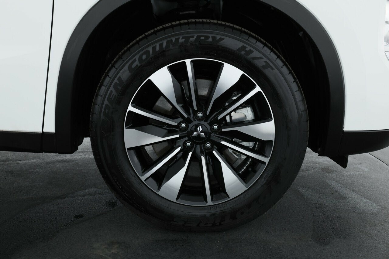 Mitsubishi Outlander image 4
