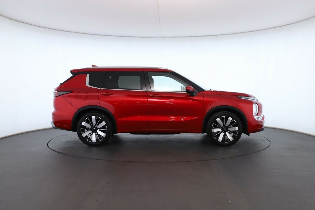 Mitsubishi Outlander image 3