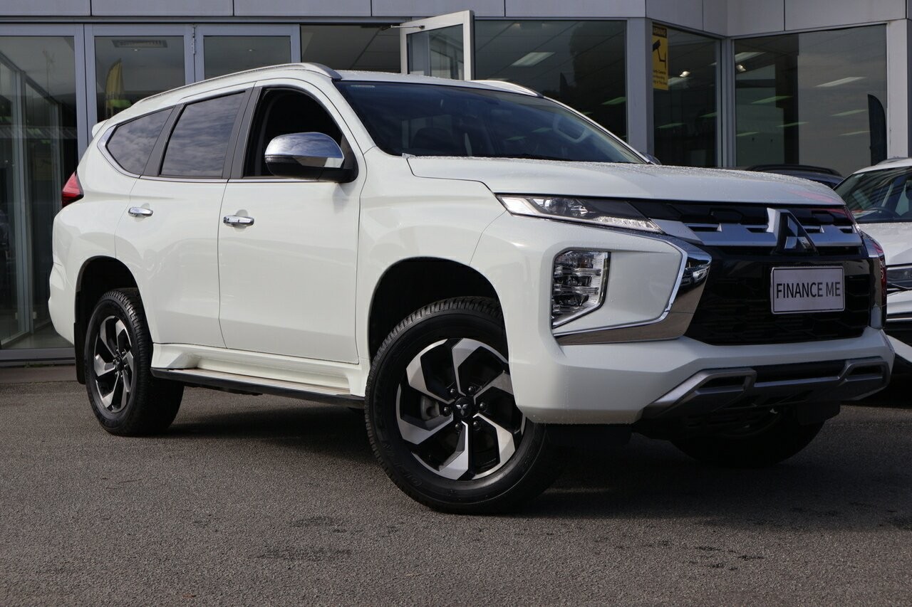 Mitsubishi Pajero Sport image 1